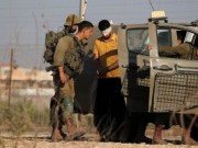 الاحتلال يعتقل شابين من بلدة عزون شرق قلقيلية