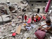 «الكوفية» توثق آثار الدمار الذي حل نتيجة استهداف الاحتلال عدة منازل في رفح