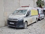 مدفعية الاحتلال تقصف بوابة قسم الطوارئ في مستشفى كمال عدوان