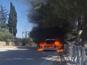 مستعمرون يحرقون مركبة في برقا شرق رام الله