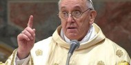 بابا الفاتيكان يدعو السياسيين إلى تنحية الخلافات والاتحاد في مواجهة كورونا