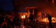 المتظاهرون العراقيون يحرقون القنصلية الإيرانية في النجف