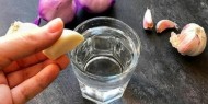 الفوائد الصحية لتناول ماء الثوم
