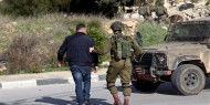 الاحتلال يعتقل مواطنا من بلدة قطنة شمال غرب القدس