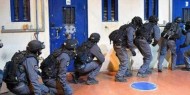قوات القمع تعتدي بالضرب على الأسرى في سجن "عوفر"