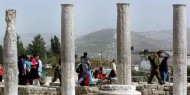 مستوطنون يقتحمون الموقع الأثري في سبسطية بحماية جنود الاحتلال