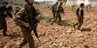 آليات الاحتلال تستهدف أراضي المواطنين شرق دير البلح