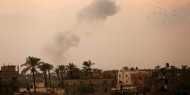 بالصور..شهيد وإصابات بتجدد غارات الاحتلال على غزة
