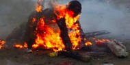 شاهد|| موظف سلطة يحرق نفسه في غزة