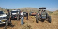الاحتلال يصادر جرارًا زراعيًا في بلدة الشيوخ شمال الخليل