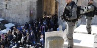 عناصر من شرطة الاحتلال تقتحم مصلى باب الرحمة وتتجول في ساحاته بالأحذية