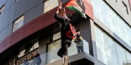 بالفيديو|| اللبنانيون يرفعون العلم الفلسطيني أمام السفارة الأمريكية