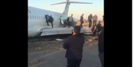 بالفيديو|| طائرة إيرانيّة تنحرف عن مسارها وتستقر في الشارع