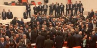 بالفيديو|| عراك جماعي في البرلمان التركي بسبب رفض تدخلات أردوغان في إدلب