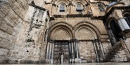 صور وفيديو|| مقدسيون يحبطون محاولة مستوطن إحراق كنيسة الجثمانية في القدس المحتلة
