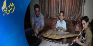 خاص بالفيديو|| أسرة فلسطينية تواجه "كورونا" بالعزف على الآلات الموسيقية