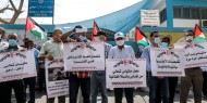 بالصور|| الشعبية تنظم وقفة احتجاجية أمام مكتب محافظ الأونروا في غزة