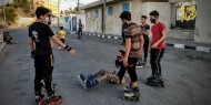 خاص بالفيديو|| "سكيت فلسطين".. هواة يمارسون راضة التزلج في شوارع خانيونس