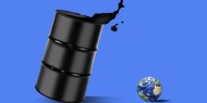 النفط يصعد 2% إلى أعلى مستوى في عام