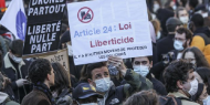 بالفيديو والصور|| اشتباكات في باريس خلال مظاهرات ضد مشروع قانون يمنع تصوير رجال الشرطة