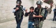 مركز فلسطين: 310 حالة اعتقال خلال أغسطس بينهم 33 طفلا