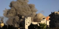 بالفيديو والصور||  استهداف شقة سكنية في برج الأندلس شمال غزة