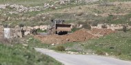 الاحتلال يغلق طريقا بالسواتر الترابية جنوب بيت لحم