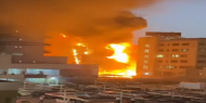 الكويت: إخماد حريق ضخم في واجهة مجمع تجاري