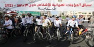 بالصور والفيديو|| ذوو الإعاقة يشاركون بسباق للدراجات الهوائية في غزة
