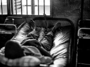 750 أسيرا مريضا داخل سجون الاحتلال