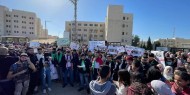 بالصور..  وقفة أمام بوابة جامعة بيرزيت احتجاجا على جريمة الاحتلال