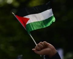 مشروع قانون إسرائيلي يصف العلم الفلسطيني بعلم "كيان معاد"