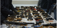 شرطة الاحتلال تعتقل 30 شخصا بتهمة الاتجار في السلاح