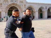 الاحتلال يعتقل الناشط محمد جبارين من داخل المسجد الأقصى