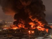 حريق داخل مركز للتسوق في ضواحي موسكو