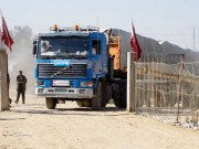 شاحنات مساعدات أردنية تدخل إلى قطاع غزة عبر جسر اللنبي