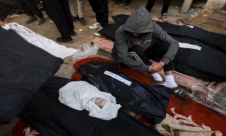 الصحة: الاحتلال ارتكب 10 مجازر بحق العائلات في غزة راح ضحيتها 104 شهداء و 160 مصابا